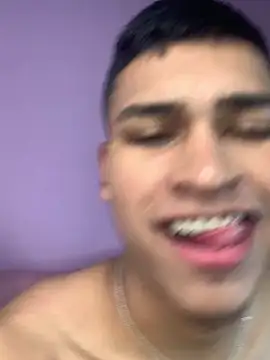 Emiliano Reyes online show from 12-17-25, 02:49