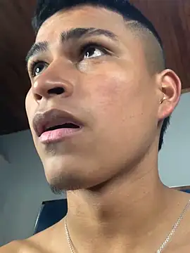 Emiliano Reyes online show from 12-20-25, 02:36