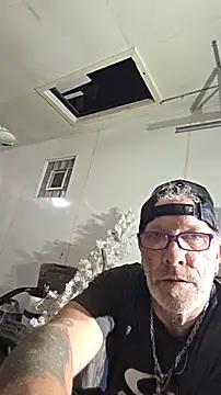Snapshot of bigdaddyrooster chatting on 06-14-26, 06:36 bigdaddyrooster online show from 06-14-26, 06:36
