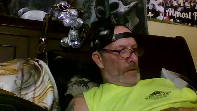 Snapshot of bigdaddyrooster chatting on 02-18-26, 04:43 bigdaddyrooster online show from 02-18-26, 04:43