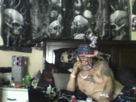 Snapshot of bigdaddyrooster chatting on 02-12-26, 03:17 bigdaddyrooster online show from 02-12-26, 03:17