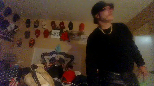 Snapshot of bigdaddyrooster chatting on 05-04-26, 05:44 bigdaddyrooster online show from 05-04-26, 05:44