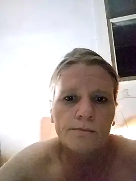 Snapshot of EazyEMLXL chatting on 11-22-25, 10:03 EazyEMLXL online show from 11-22-25, 10:03