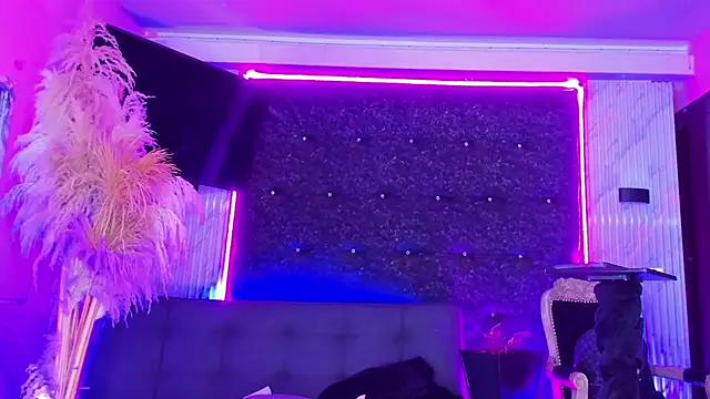 Queens Wonders Blonders online show from 02-20-26, 06:26