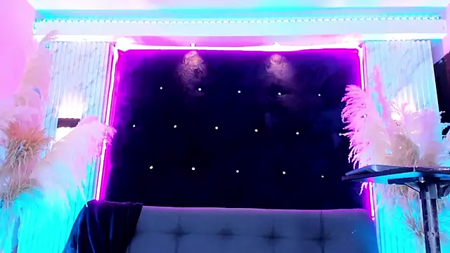 Queens Wonders Blonders online show from 11-02-25, 08:19