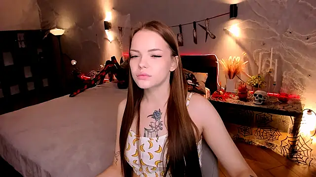 MelissaBell  online show from 10-28-25, 02:12