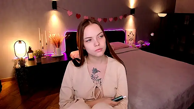 MelissaBell  online show from 11-18-25, 02:16