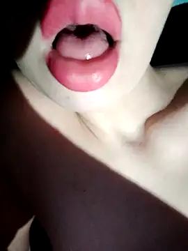 Loveyoudearxq online show from 11-18-25, 08:01