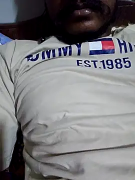 Snapshot of rahulsexyb chatting on 10-20-25, 03:34 rahulsexyb online show from 10-20-25, 03:34