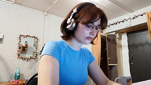Snapshot of IcyKleys chatting on 10-20-25, 01:33 IcyKleys online show from 10-20-25, 01:33