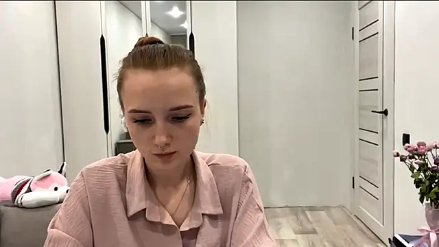 Snapshot of MonoCookie chatting on 10-21-25, 01:43 MonoCookie online show from 10-21-25, 01:43