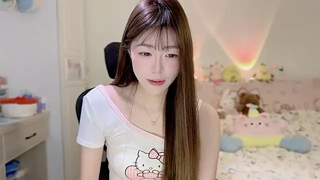 Onecutelittle online show from 11-17-25, 06:28