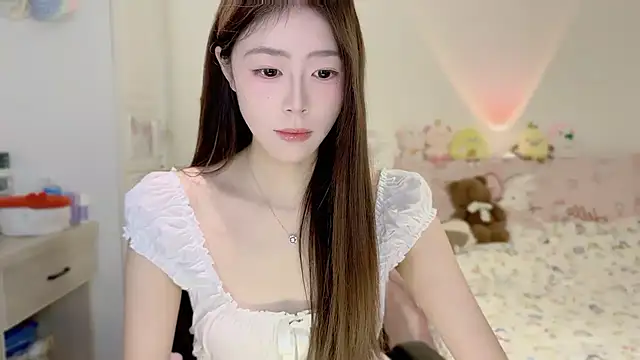 Onecutelittle online show from 11-18-25, 06:39