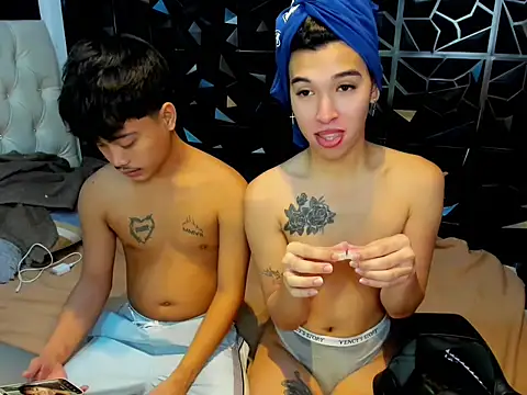 Snapshot of hardcocktwink chatting on 05-25-26, 05:33 hardcocktwink online show from 05-25-26, 05:33