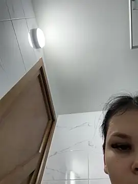 Snapshot of Jan_Betta chatting on 11-15-25, 10:47 Jan Betta online show from 11-15-25, 10:47