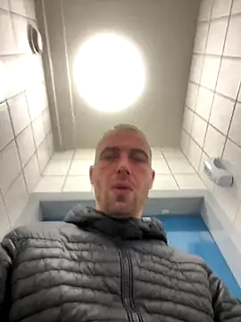 Rotteei1 online show from 12-15-25, 08:53