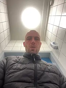 Rotteei1 online show from 10-31-25, 10:01