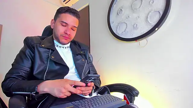 Snapshot of mike_257 chatting on 02-07-26, 11:29 mike 257 online show from 02-07-26, 11:29