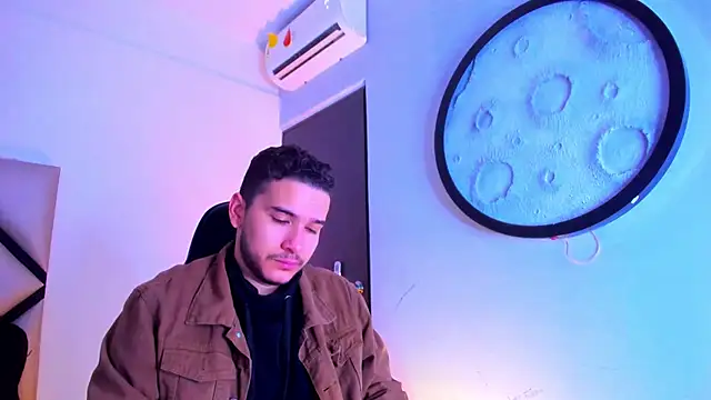 Snapshot of mike_257 chatting on 02-12-26, 11:32 mike 257 online show from 02-12-26, 11:32