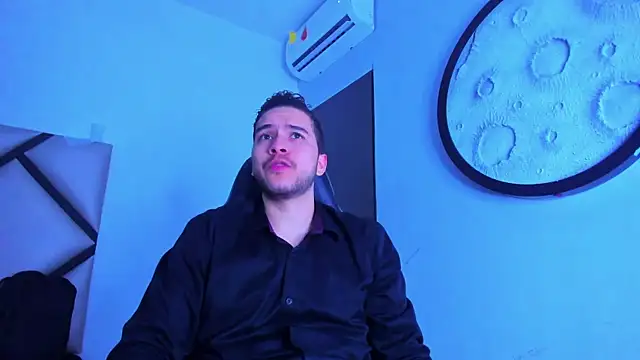 Snapshot of mike_257 chatting on 02-13-26, 11:21 mike 257 online show from 02-13-26, 11:21