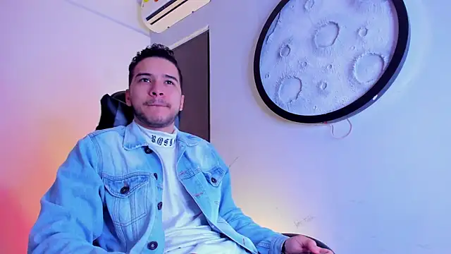 Snapshot of mike_257 chatting on 02-11-26, 11:32 mike 257 online show from 02-11-26, 11:32