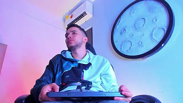 Snapshot of mike_257 chatting on 02-21-26, 11:56 mike 257 online show from 02-21-26, 11:56