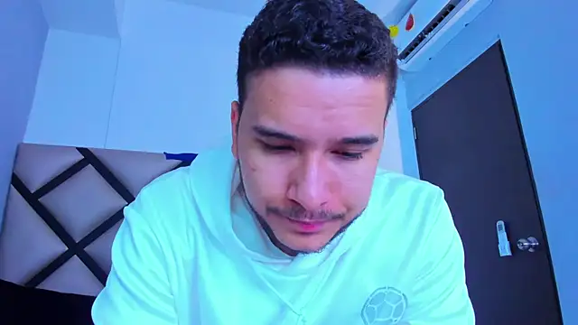 Snapshot of mike_257 chatting on 05-08-26, 11:36 mike 257 online show from 05-08-26, 11:36