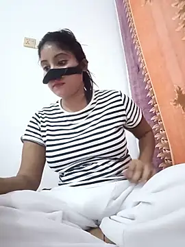 Snapshot of Hot_Angle chatting on 05-21-26, 03:42 Hot Angle online show from 05-21-26, 03:42