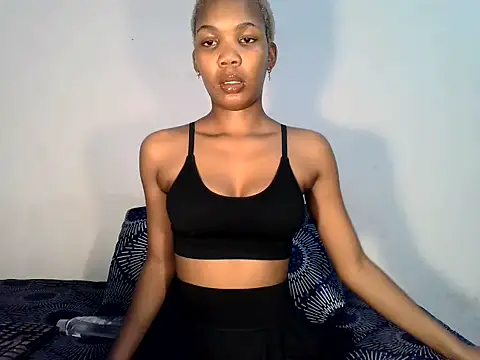 MinnieBee101 online show from 10-31-25, 09:54