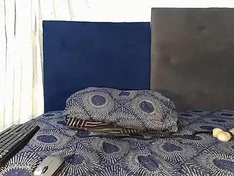 MinnieBee101 online show from 03-08-26, 02:04