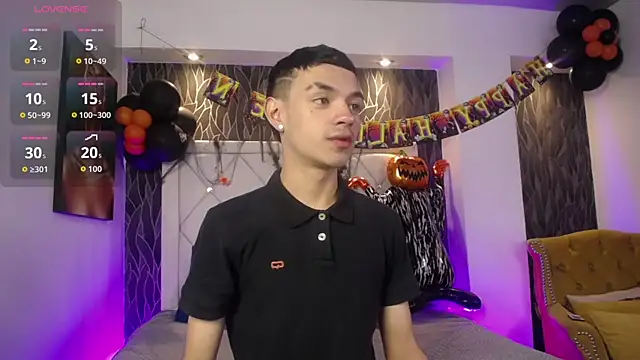 Snapshot of Mike_lawford1 chatting on 10-29-25, 01:10 Mike lawford1 online show from 10-29-25, 01:10