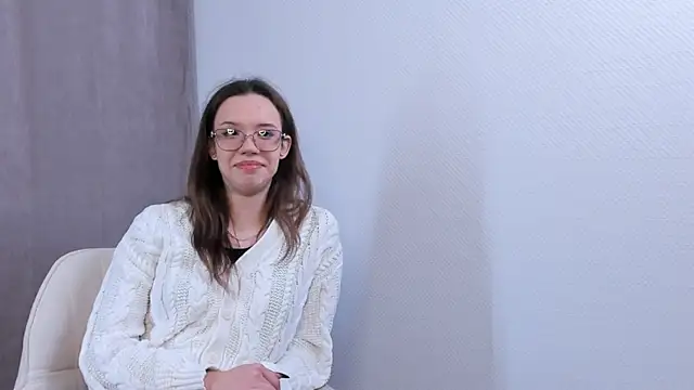 Snapshot of FabiolaCowing chatting on 10-21-25, 04:06 FabiolaCowing online show from 10-21-25, 04:06