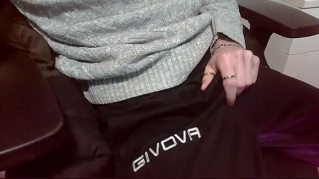 Snapshot of topg84 chatting on 02-05-26, 05:53 topg84 online show from 02-05-26, 05:53