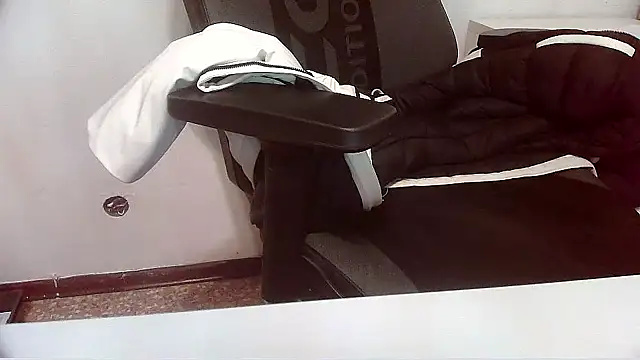 Snapshot of topg84 chatting on 01-18-26, 05:16 topg84 online show from 01-18-26, 05:16