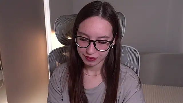 Snapshot of WhyEmmyCry chatting on 04-20-26, 05:43 WhyEmmyCry online show from 04-20-26, 05:43