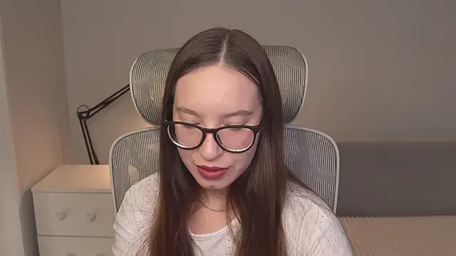 Snapshot of WhyEmmyCry chatting on 05-15-26, 05:27 WhyEmmyCry online show from 05-15-26, 05:27