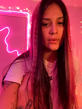Snapshot of Mia_Miaww chatting on 10-20-25, 02:02 Mia Miaww online show from 10-20-25, 02:02