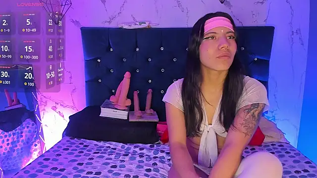 Dakotaa Johnson online show from 11-24-25, 06:19