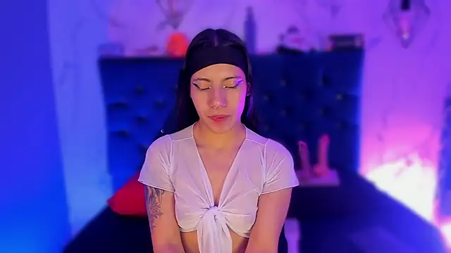 Dakotaa Johnson online show from 11-13-25, 08:46