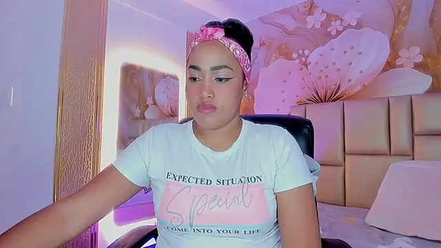 NahomiWalker  online show from 12-05-25, 07:34