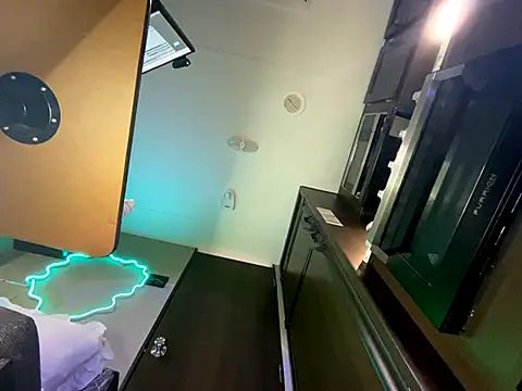 Snapshot of Thedeepwebcutie chatting on 12-20-25, 01:58 Thedeepwebcutie online show from 12-20-25, 01:58