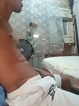 Snapshot of Estebanbigcock23 chatting on 12-18-25, 08:34 Estebanbigcock23 online show from 12-18-25, 08:34