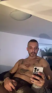 Snapshot of Italmanu85 chatting on 11-16-25, 11:15 Italmanu85 online show from 11-16-25, 11:15