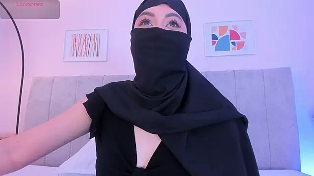 Snapshot of fatiima_ chatting on 05-19-26, 07:32 fatiima online show from 05-19-26, 07:32