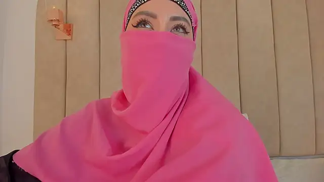 Snapshot of fatiima_ chatting on 05-21-26, 07:39 fatiima online show from 05-21-26, 07:39