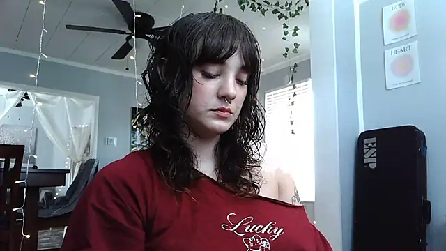 Trickylucy555 online show from 06-24-26, 06:17