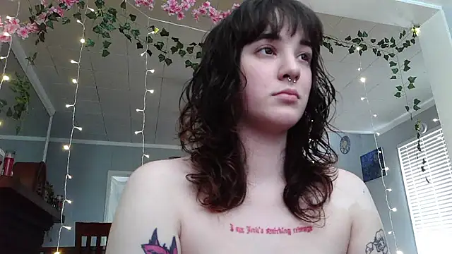 Snapshot of Trickylucy555 chatting on 05-26-26, 10:19 Trickylucy555 online show from 05-26-26, 10:19