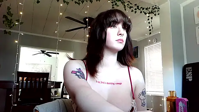 Trickylucy555 online show from 04-07-26, 06:43