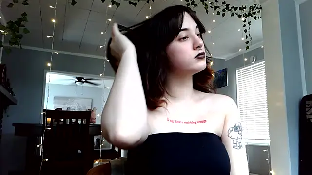 Trickylucy555 online show from 04-04-26, 05:41