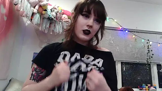 Trickylucy555 online show from 02-13-26, 10:48